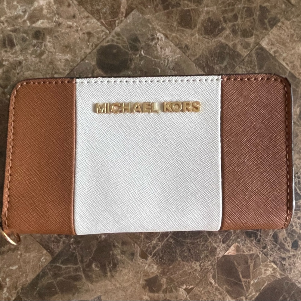 Michael Kors Tan and White Wallet with Gold Logo
